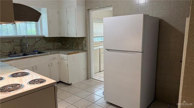 1009 S Missouri Avenue, Weslaco, TX 78596