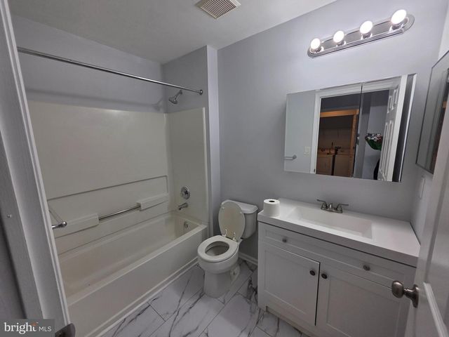 2602 SAXONY DR, Mount Laurel, NJ 08054