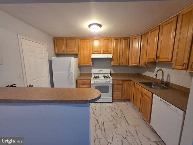 2602 SAXONY DR, Mount Laurel, NJ 08054