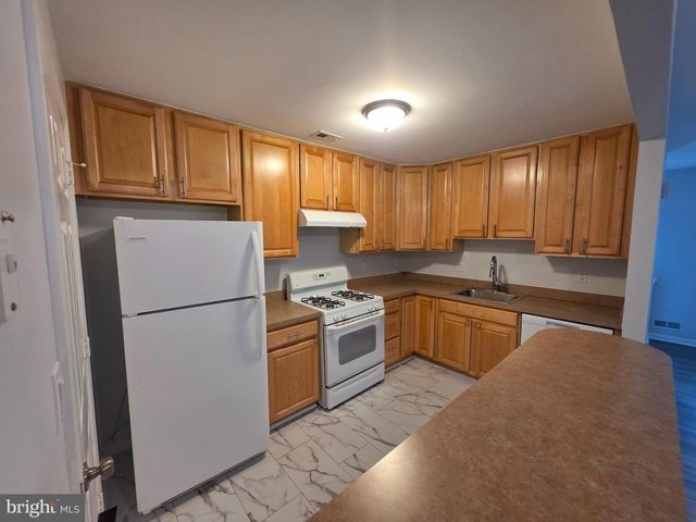 2602 SAXONY DR, Mount Laurel, NJ 08054