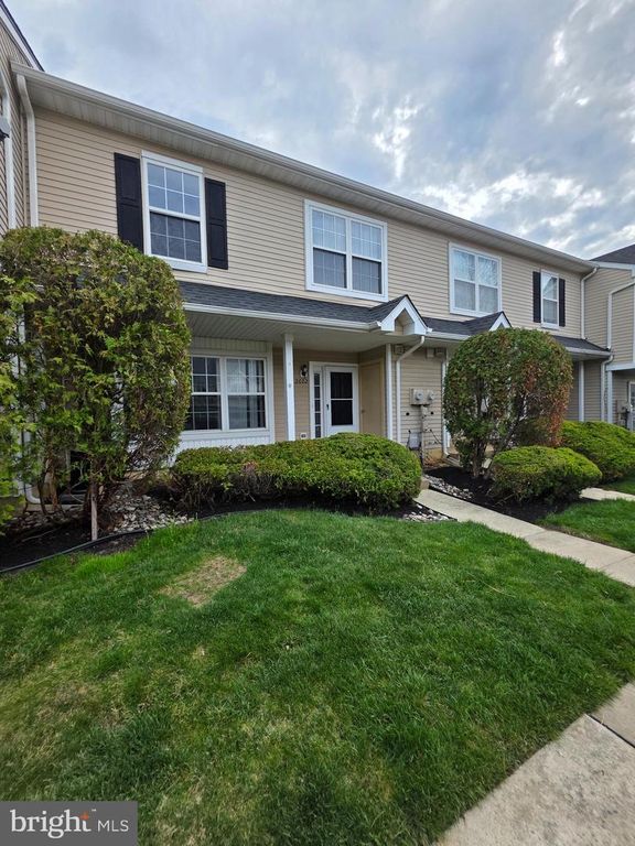 2602 SAXONY DR, Mount Laurel, NJ 08054
