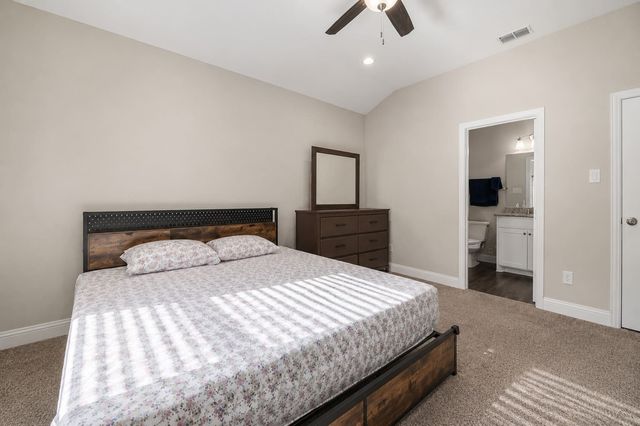 411 N Dwight Avenue, Dallas, TX 75211