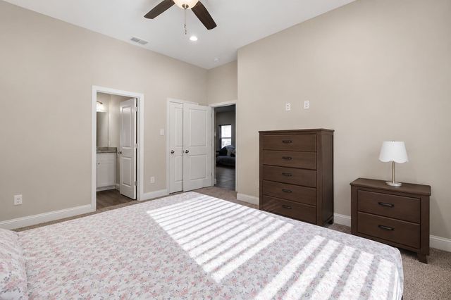 411 N Dwight Avenue, Dallas, TX 75211