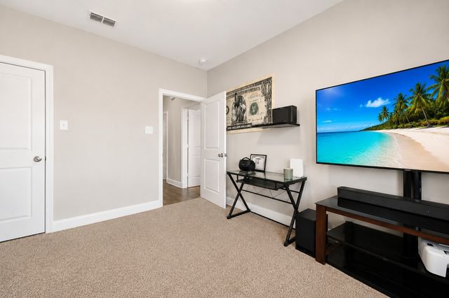 411 N Dwight Avenue, Dallas, TX 75211