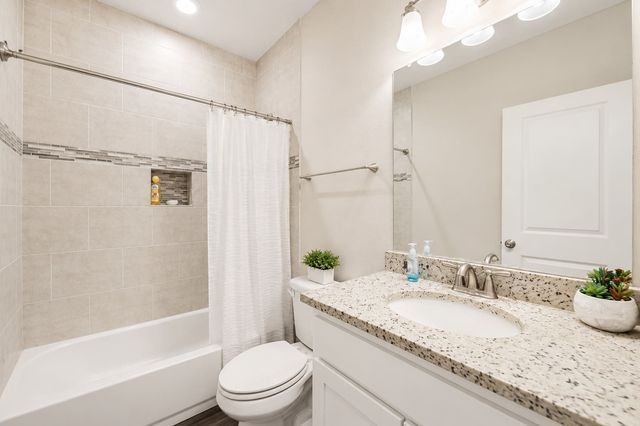 411 N Dwight Avenue, Dallas, TX 75211