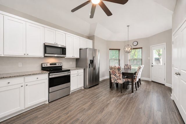 411 N Dwight Avenue, Dallas, TX 75211