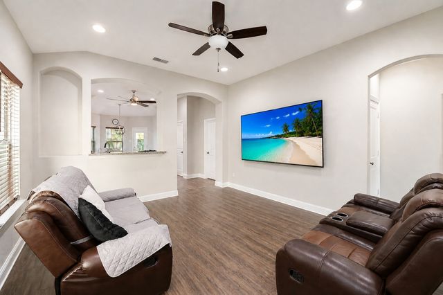 411 N Dwight Avenue, Dallas, TX 75211