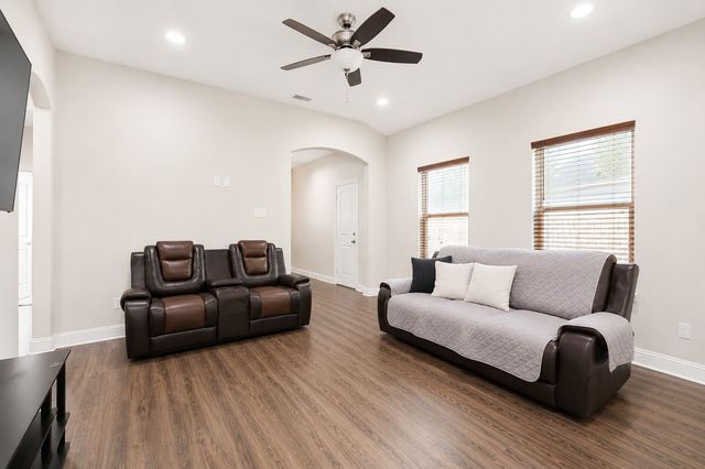 411 N Dwight Avenue, Dallas, TX 75211