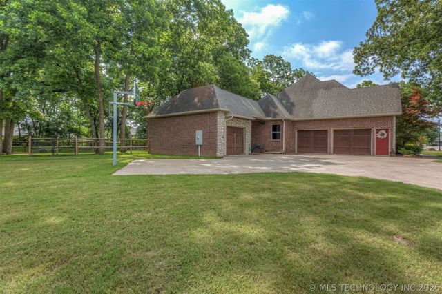 13711 S 18th Street, Bixby, OK 74008