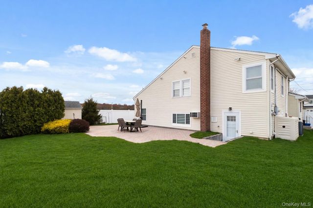 166 Pratt Street, West Babylon, NY 11704