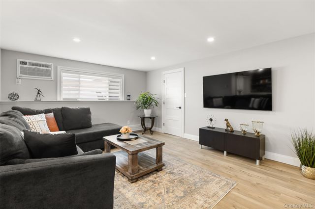 166 Pratt Street, West Babylon, NY 11704