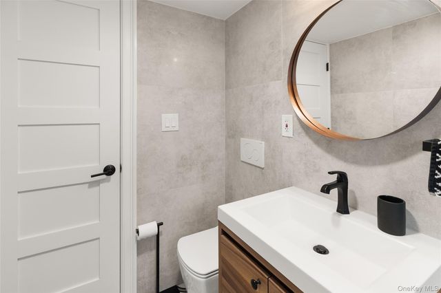 166 Pratt Street, West Babylon, NY 11704