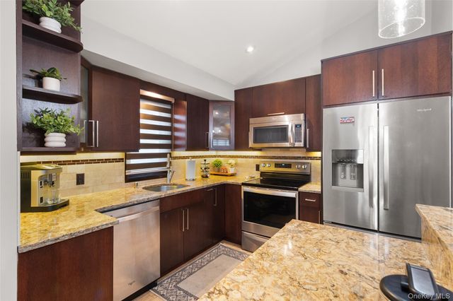 166 Pratt Street, West Babylon, NY 11704