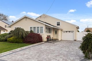 166 Pratt Street, West Babylon, NY 11704