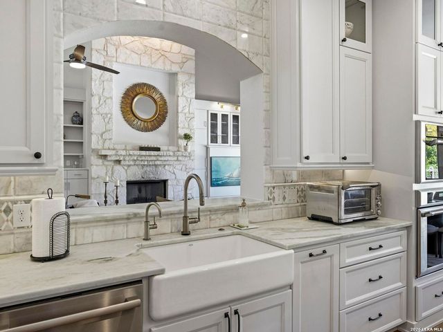 102 Santa Fe Trl, Boerne, TX 78006