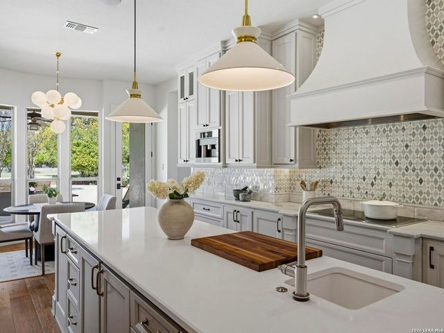 102 Santa Fe Trl, Boerne, TX 78006