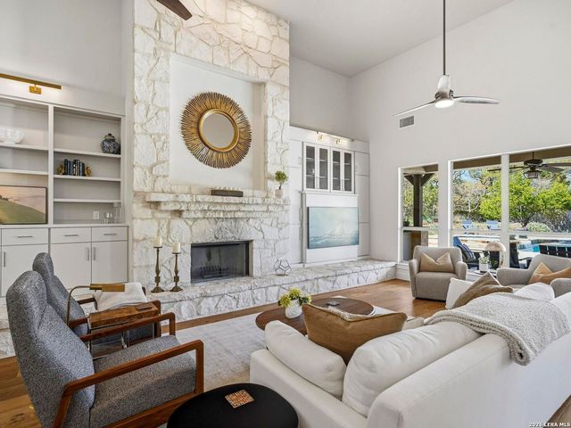 102 Santa Fe Trl, Boerne, TX 78006