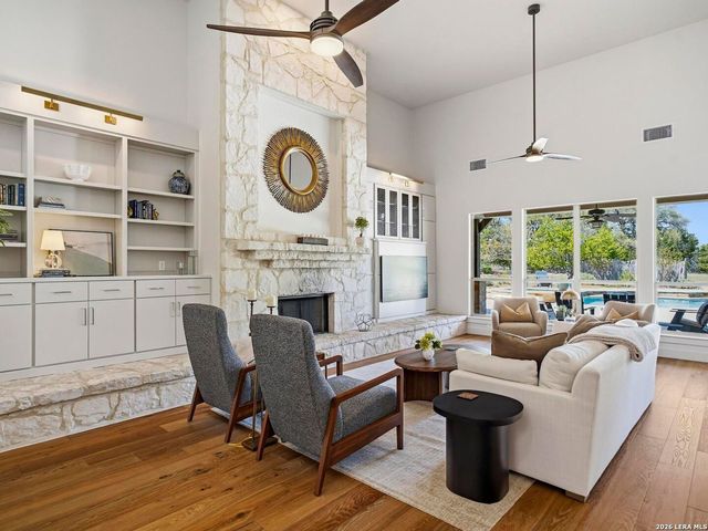 102 Santa Fe Trl, Boerne, TX 78006