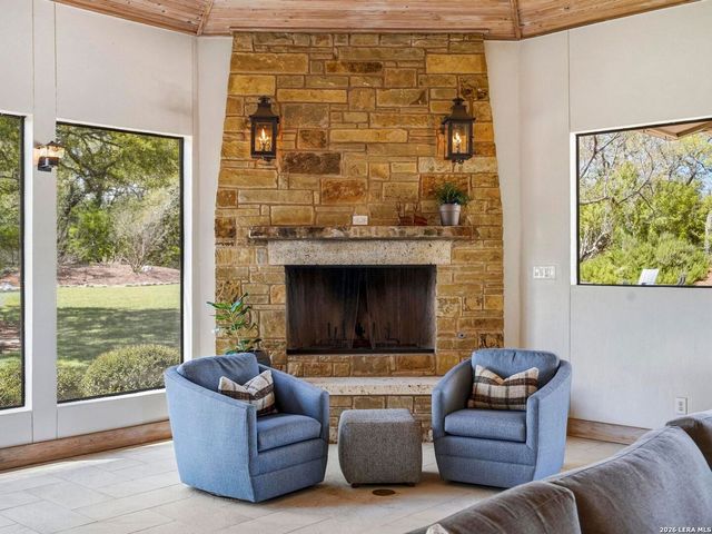 102 Santa Fe Trl, Boerne, TX 78006