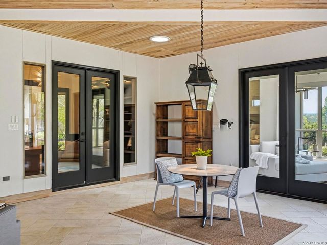 102 Santa Fe Trl, Boerne, TX 78006