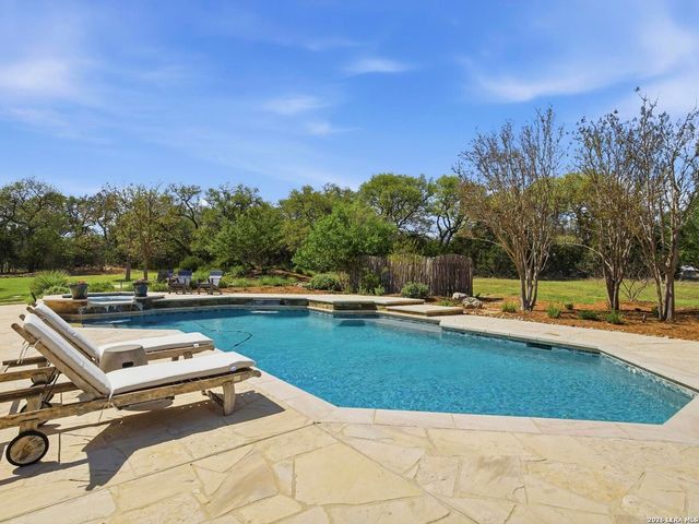 102 Santa Fe Trl, Boerne, TX 78006