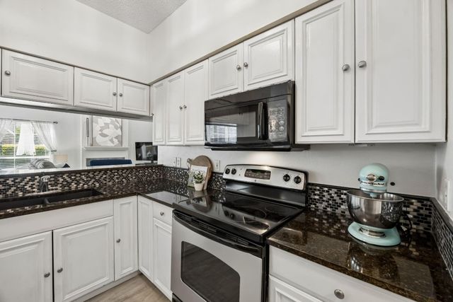 217 Cimarron Trail 5, Irving, TX 75063