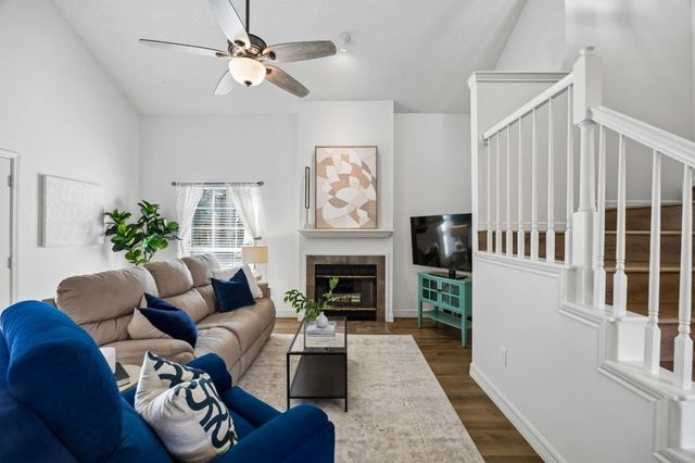217 Cimarron Trail 5, Irving, TX 75063