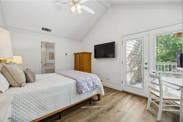 217 Cimarron Trail 5, Irving, TX 75063
