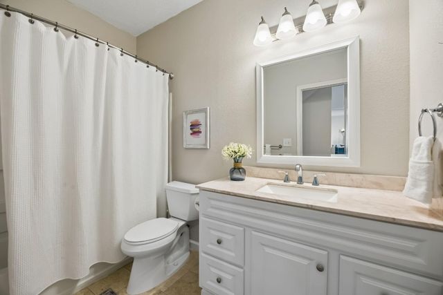 217 Cimarron Trail 5, Irving, TX 75063