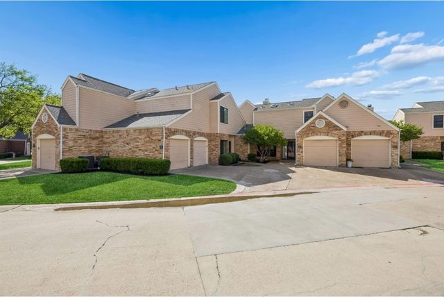 217 Cimarron Trail 5, Irving, TX 75063