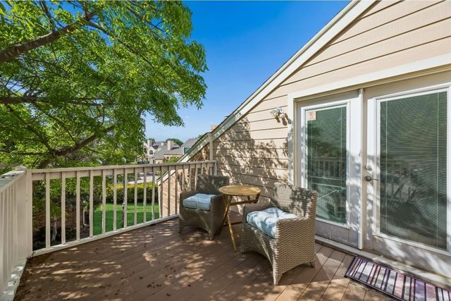 217 Cimarron Trail 5, Irving, TX 75063