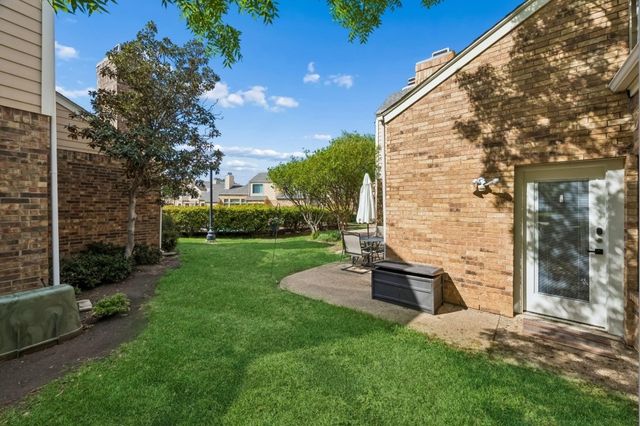 217 Cimarron Trail 5, Irving, TX 75063