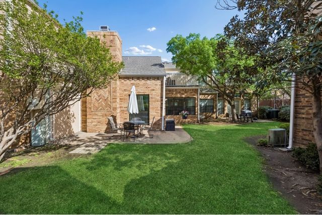 217 Cimarron Trail 5, Irving, TX 75063