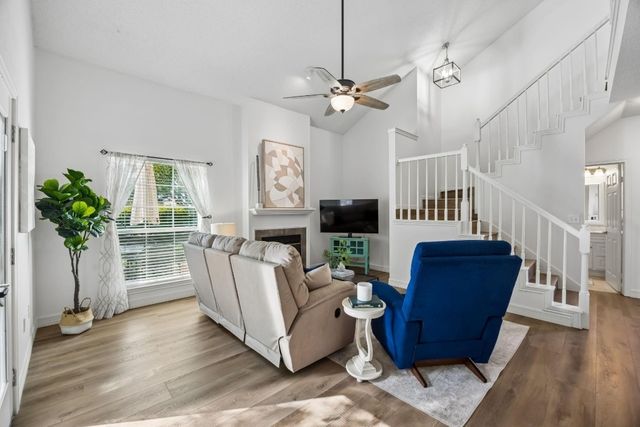 217 Cimarron Trail 5, Irving, TX 75063