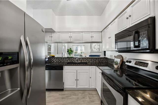 217 Cimarron Trail 5, Irving, TX 75063