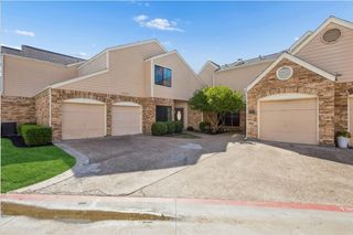 217 Cimarron Trail 5, Irving, TX 75063