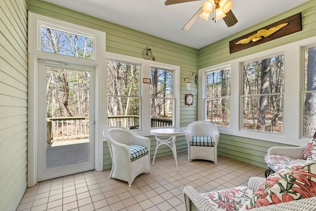 15 Pheasant Ln 15, Bedford, MA 01730
