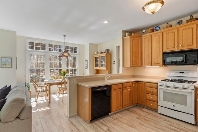 15 Pheasant Ln 15, Bedford, MA 01730