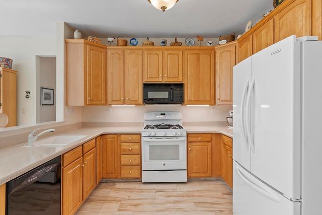 15 Pheasant Ln 15, Bedford, MA 01730