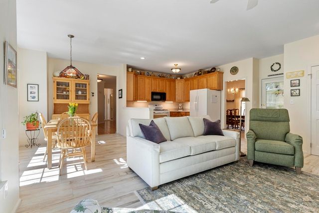 15 Pheasant Ln 15, Bedford, MA 01730