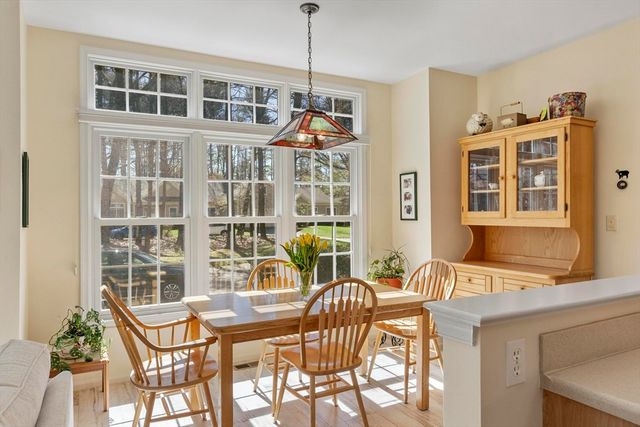 15 Pheasant Ln 15, Bedford, MA 01730