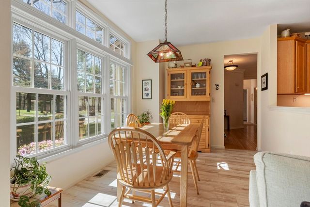 15 Pheasant Ln 15, Bedford, MA 01730