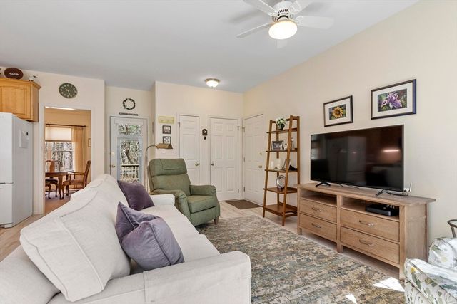 15 Pheasant Ln 15, Bedford, MA 01730