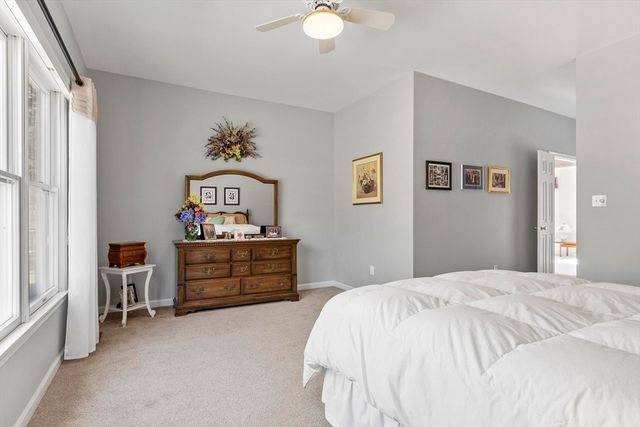 15 Pheasant Ln 15, Bedford, MA 01730