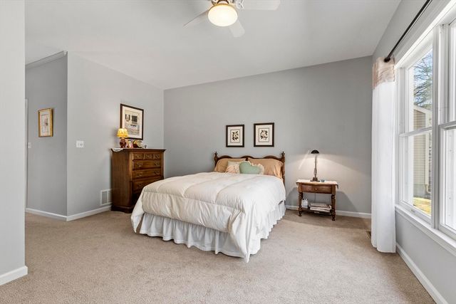 15 Pheasant Ln 15, Bedford, MA 01730
