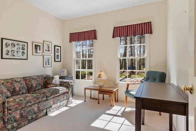 15 Pheasant Ln 15, Bedford, MA 01730