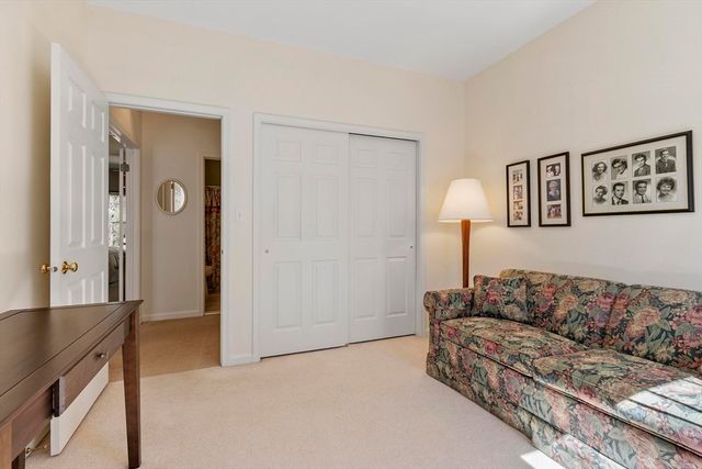 15 Pheasant Ln 15, Bedford, MA 01730