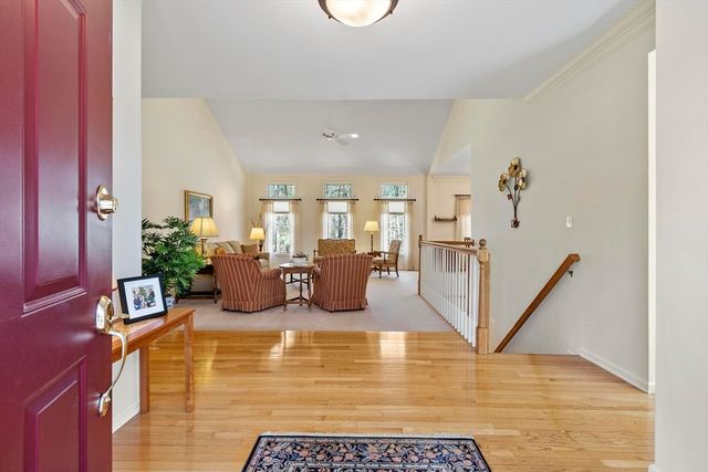 15 Pheasant Ln 15, Bedford, MA 01730