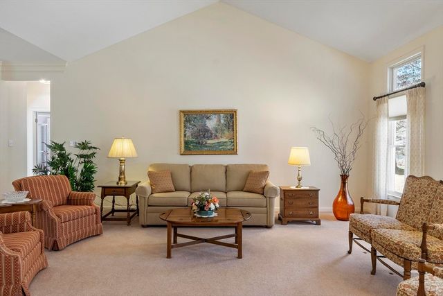15 Pheasant Ln 15, Bedford, MA 01730
