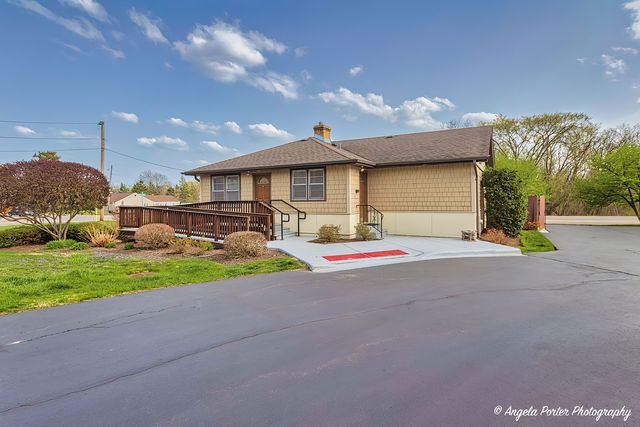 4017 Old Grand Avenue, Gurnee, IL 60031